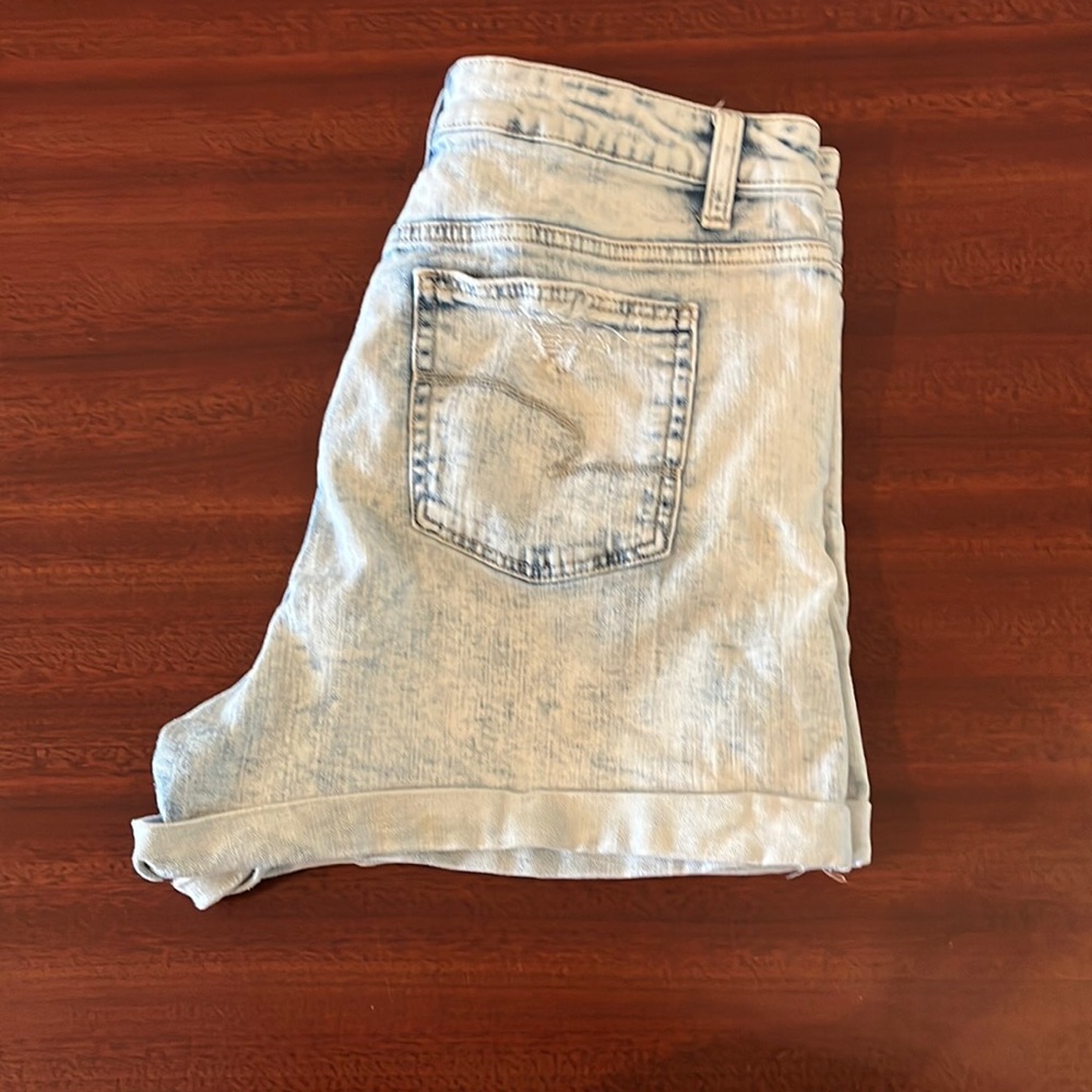 Time & Tru Shorts